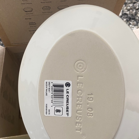 COPY - New In Box Le Creuset Gravy Boat & Dish Set! - Picture 8 of 8